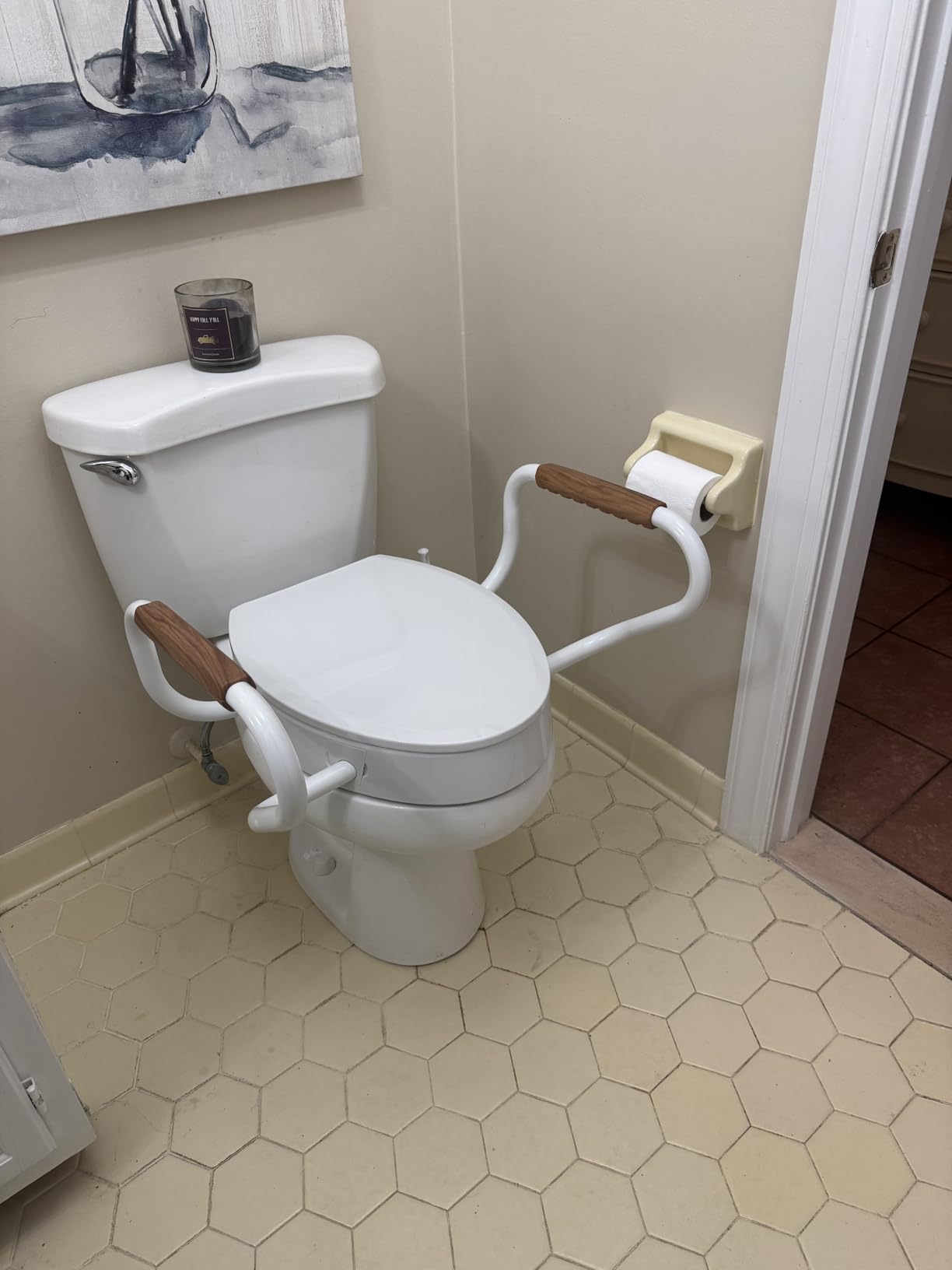 Lunderg Solva Raised Toilet Seat with Handles - Elongated - Easy to Install Toilet Seat Risers for Seniors - Adds 3 Inches & Works like the one you've always used - Elegant design - No Hospital Vibe customer photo 2