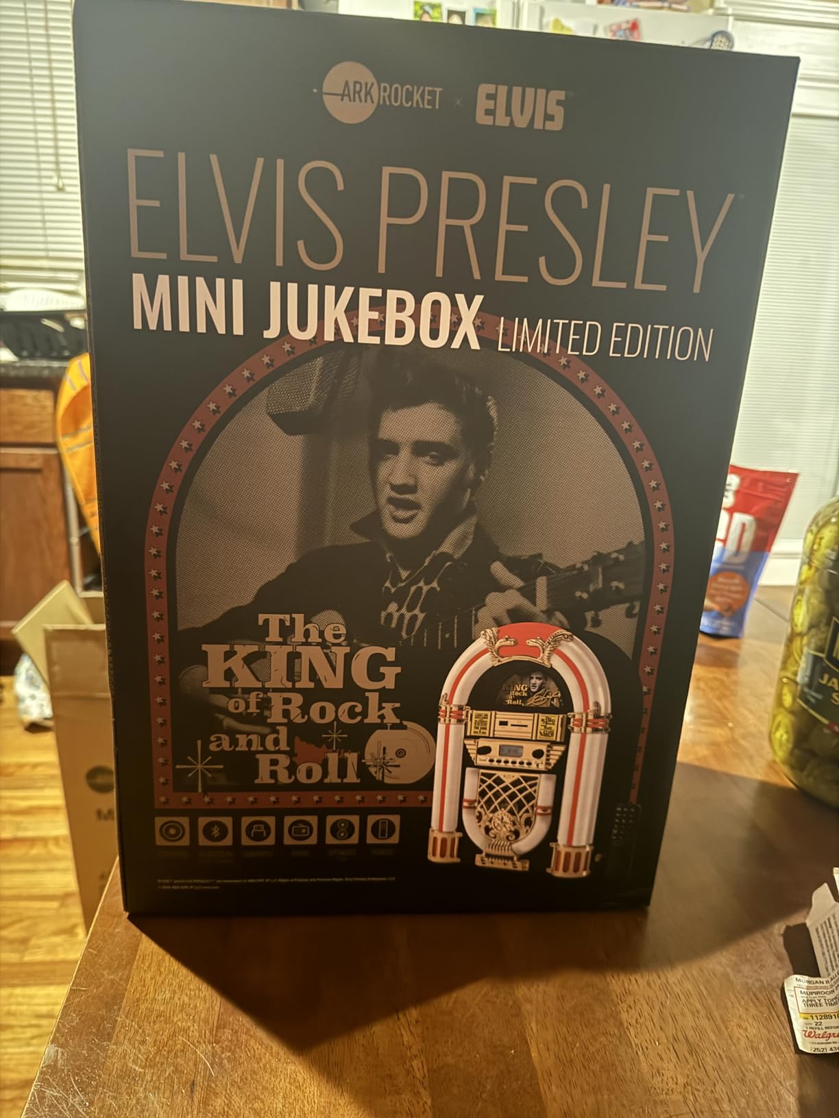 Arkrocket x Elvis Presley Mini Jukebox/Tabletop CD Player/Bluetooth Speaker/Radio/USB and SD Card Player with Retro LED Lighting System (Limited Edition), Black Golden customer photo 1