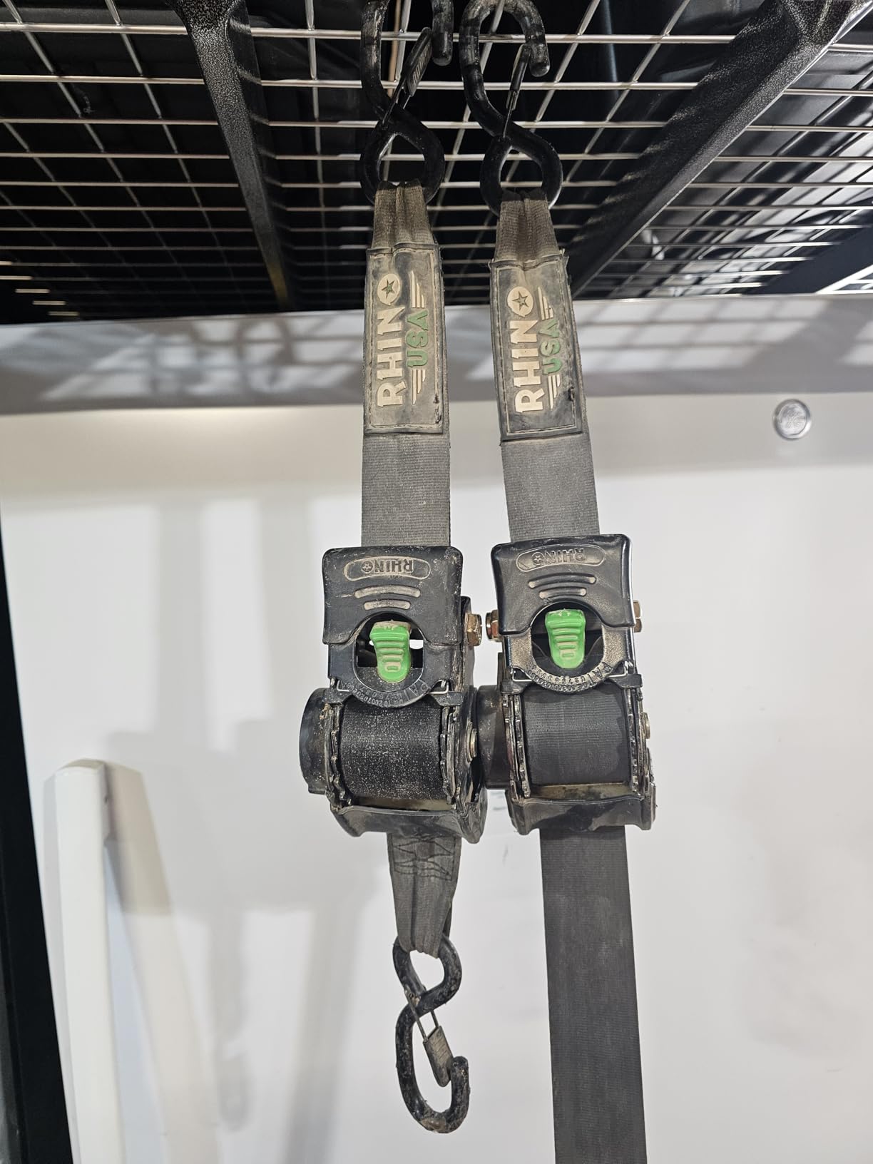 Rhino USA Retractable Ratchet Straps (4-Pack) - 2in x 10ft, 3,033lb, Green | Heavy Duty Auto Self Retracting Tie Downs. For Truck, Cargo Trailer, Motorcycle & UTV, Tangle-Free Storage. Green customer photo 1