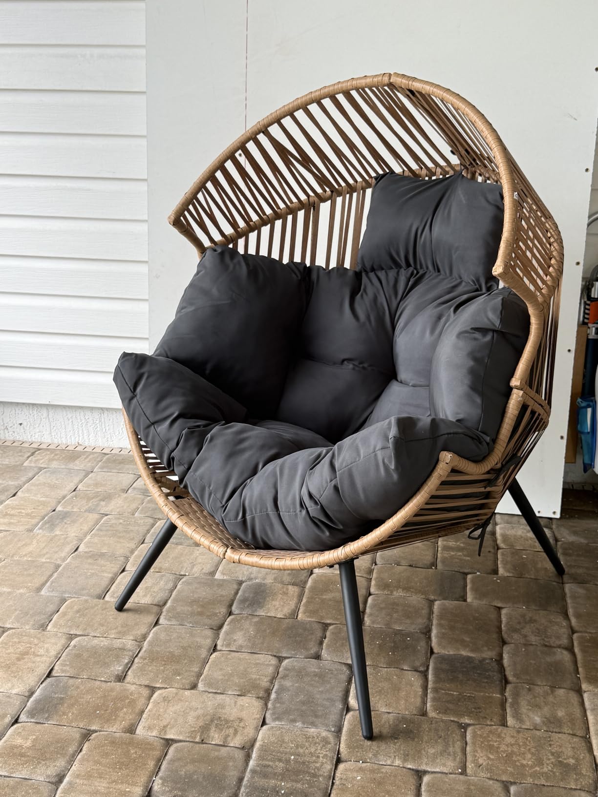 Vongrasig Outdoor Wicker Egg Chair PE Rattan Chair with Cushion, Oversized Patio Lounge Chair for Outdoor, Indoor, Balcony, Backyard, Garden, Beige customer photo 1