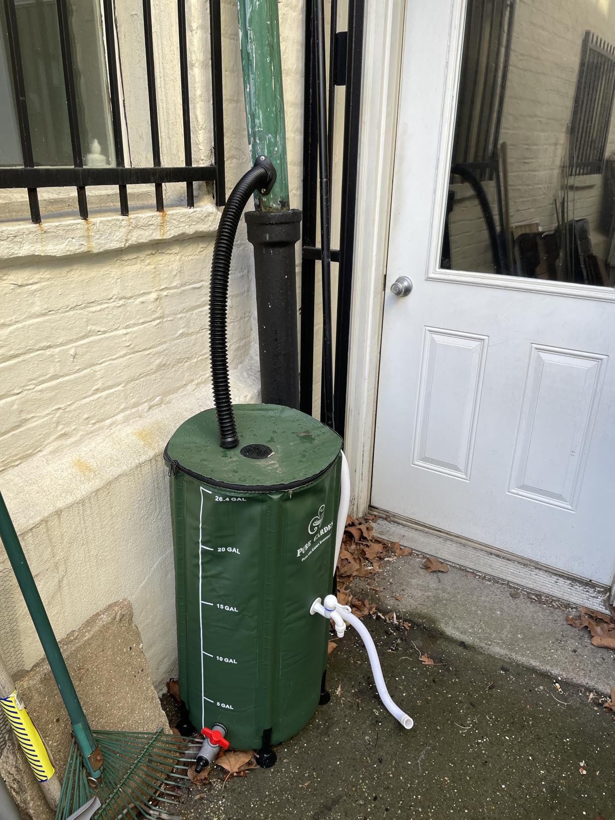 Rain Barrel - 13.2-Gallon/50-Liter Collapsible Water Container for Catching Rainwater - Portable Water Tank with Outflow Valve by Pure Garden (Green) customer photo 1