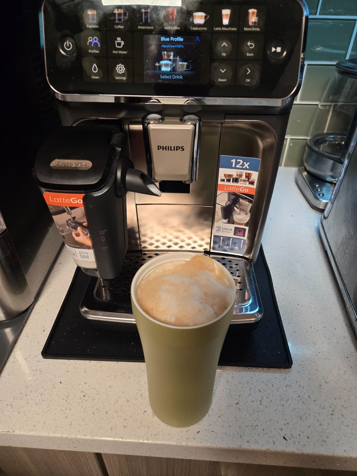 Philips 4400 Series Fully Automatic Espresso Machine, LatteGo Milk System, Integrated Grinder, 12 Hot & Iced Coffee Pre-Sets, Quick Start, SilentBrew, 15-Bar Pressure, Black Chrome (EP4444/90) customer photo 1