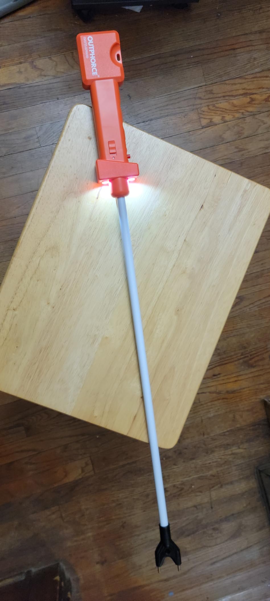 Cattle Prod, Rechargeable Electric Livestock Prod with 2 LED Lights, Waterproof Animal Prod for Livestock Management and Farm Ranch Herding, Cattle Prod with Flexible Shaft for Cows, Hogs, Dogs, Goats customer photo 1