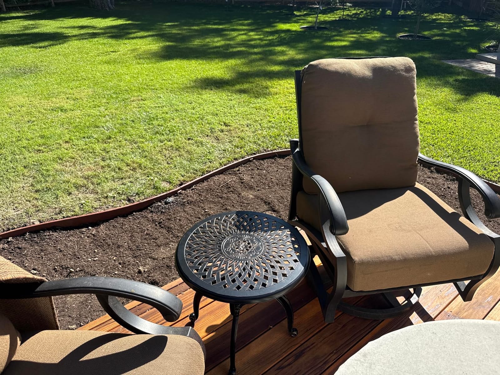 Cast Aluminum Outdoor Side Table, Small Patio Table, Outdoor Coffee Tables for Patio, Garden, Balcony, for All Weather (Black, Round) customer photo 2