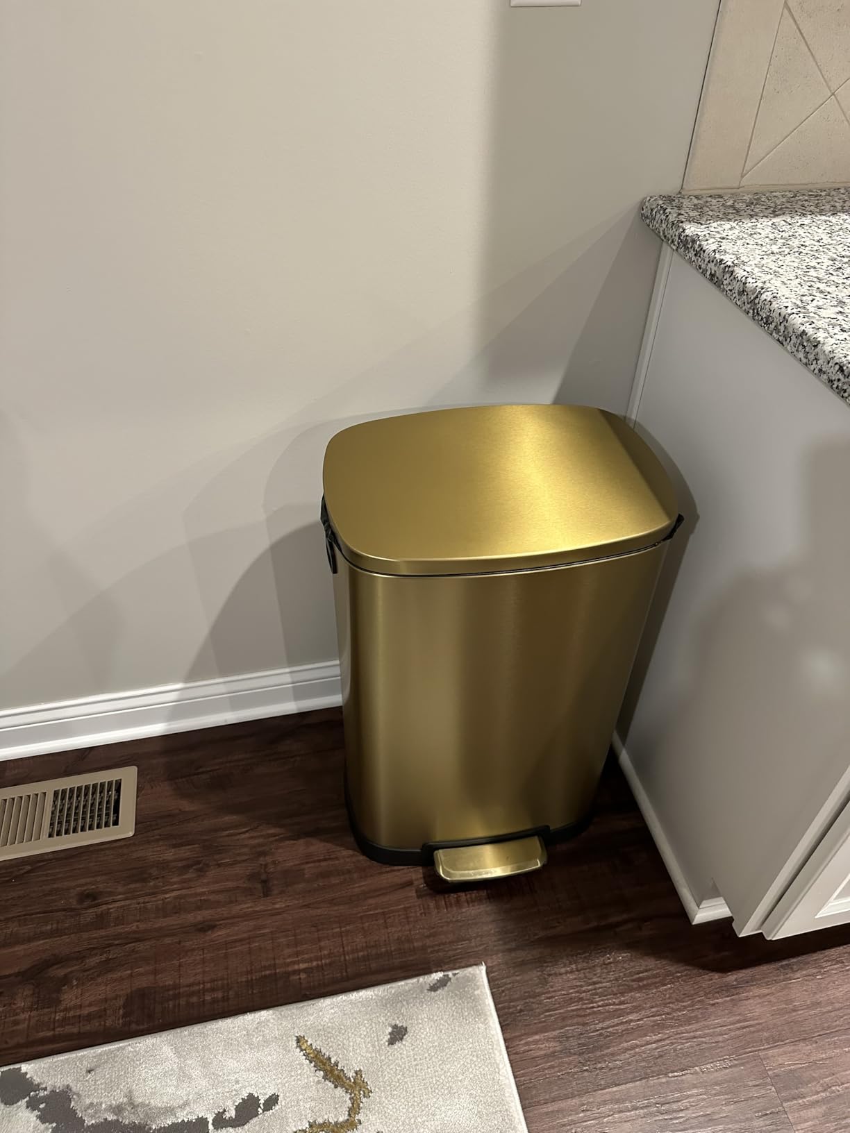 KdbK 13 Gallon Trash Can with Lid, 50L Fingerprint Proof Stainless Steel Kitchen Trash Can with Removable Inner Bucket and Lid Soft Close, Pedal Rubbish Bin for Home Office customer photo 1
