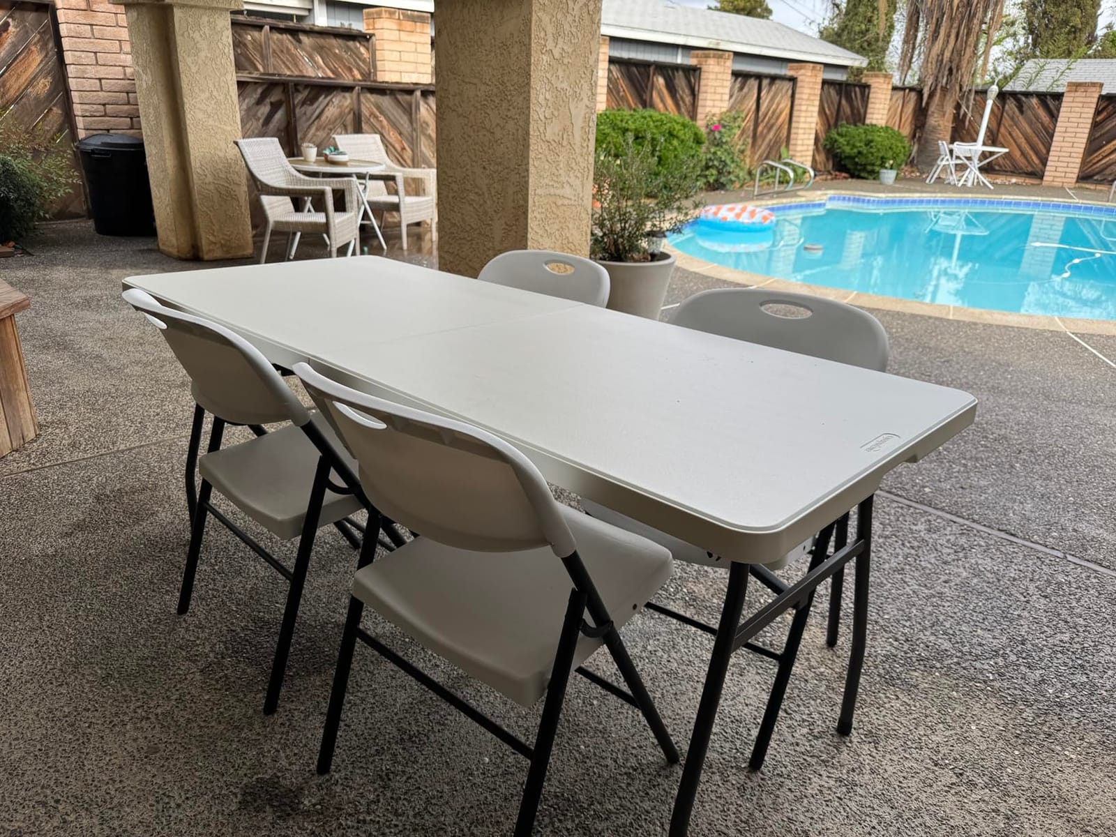 Amazon Basics Heavy Duty Portable Folding Table, 6 ft, Indoor & Outdoor, Fold-in-Half Design with Carrying Handle, White customer photo 1