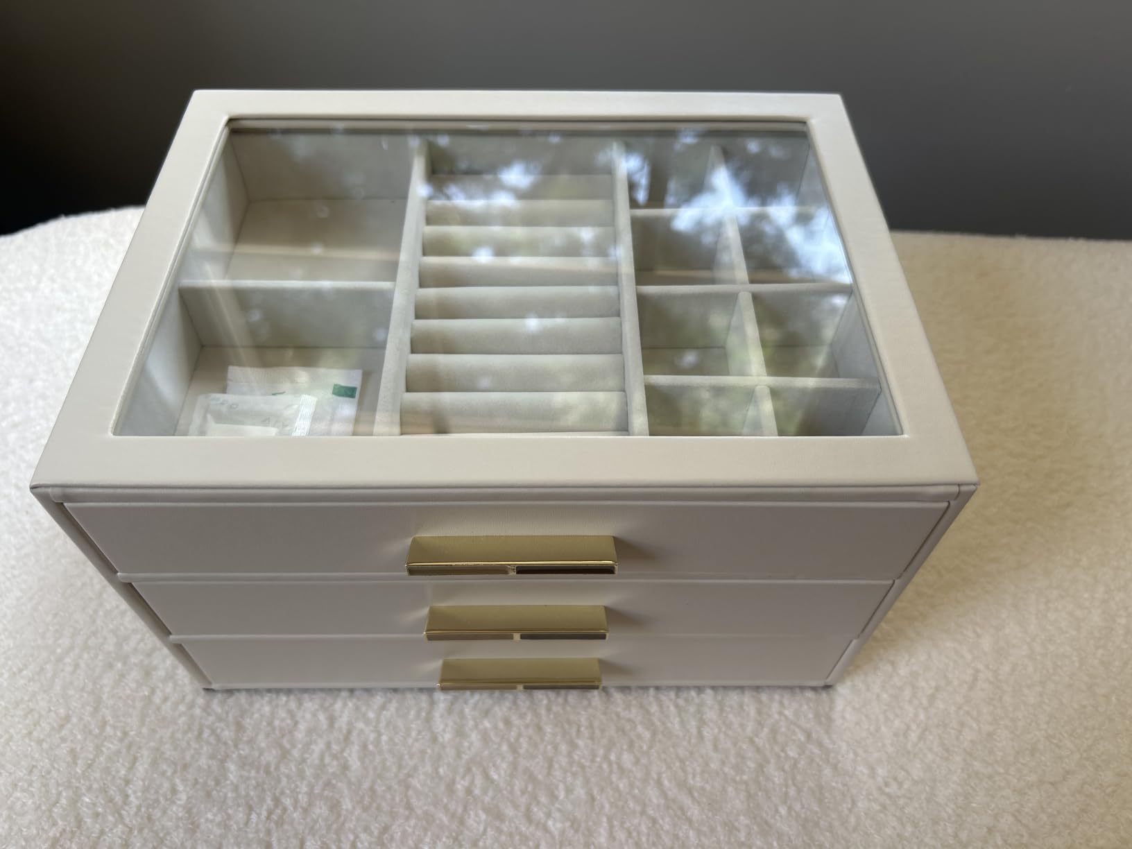 VLANDO 4 Layer Jewelry Box for Women, Glass Lid Jewelry Organizer with 4 Drawers for Necklaces Rings Earrings Bracelets - Cloud White customer photo 1