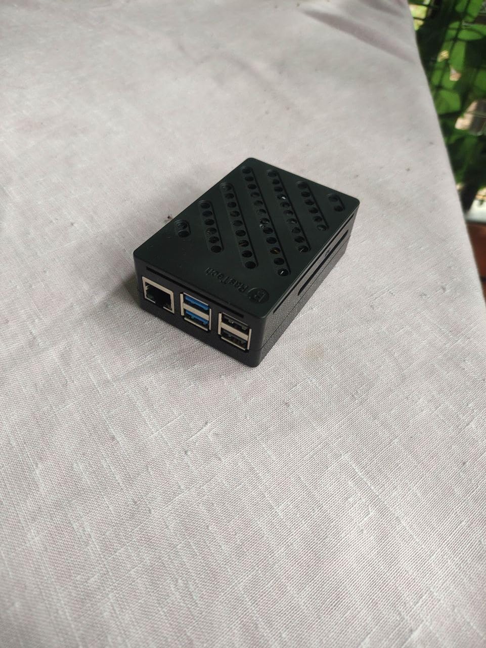 RasTech Raspberry Pi 5 8GB Kit 64GB Edition with Active Cooler, 27W GaN Power Supply, Pi5 8GB Board, Pi 5 Case, Dual 4K Micro HD Out Cables and User Manual customer photo 2