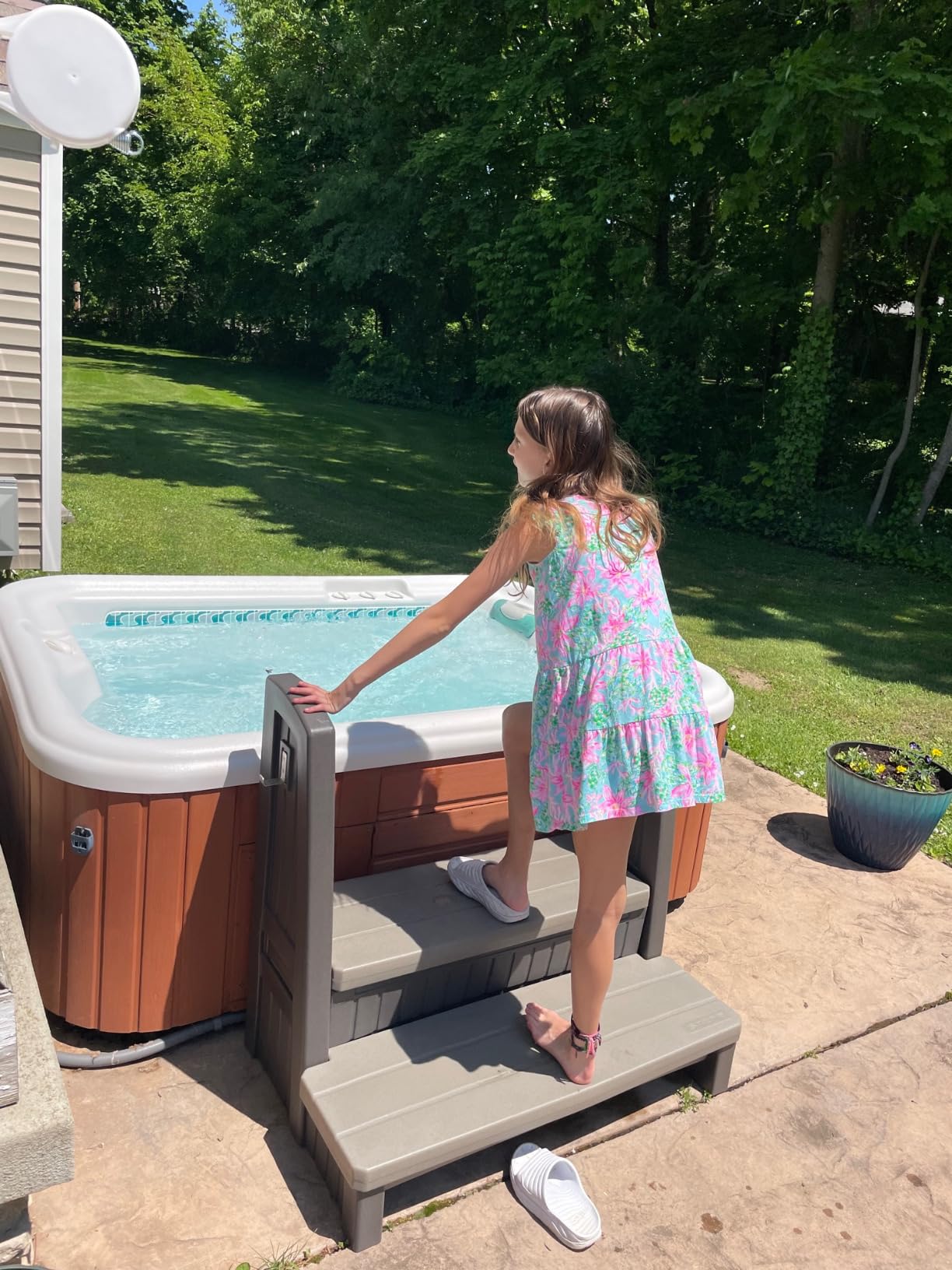Step2 Hot Tub Storage Steps with Handrails, 2-Step Stool, Waterproof Stairs for Outdoor/Indoor Pool or Jacuzzi, Made of Durable Plastic, Dark Cedar customer photo 1