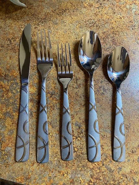 HIKAA 40PCS Stainless Steel Silverware Set, Modern Flatware Set for Kitchen, Mirror Polished Cutlery Set with Forks, Spoons and Knives，Dishwasher Safe customer photo 2