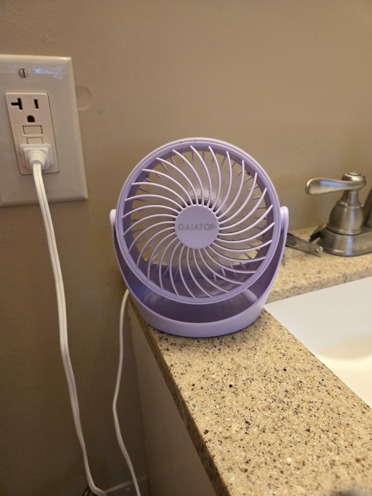 Gaiatop Desk Fan, 5-Inch Portable Electric Table Desktop Air Circulator Fan | Powerful with 3 Speed 360° Adjustable Tilt Compact Design For Cooling Home Room Bedroom Bathroom Kitchen Office customer photo 1