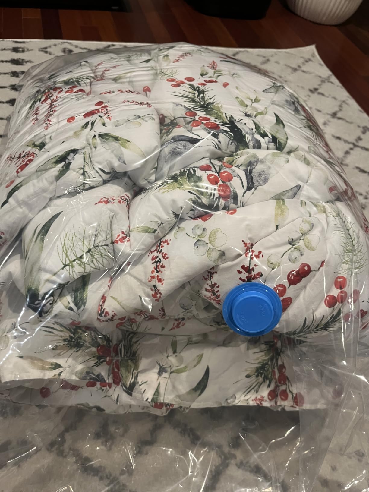 FYGRIP 10 Jumbo Vacuum Storage Bags with Hand Pump, 80% Space Saver Bags for Clothing, Travel Luggage, Blankets, Comforters customer photo 1