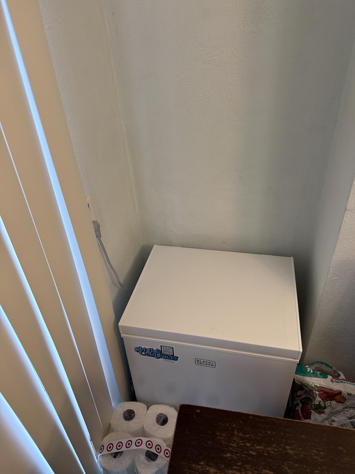 BLACK+DECKER 19.8 Cu. Ft. Chest Freezer, R600a Refrigerant, BCF1980E, White | Deep Freezer with Top Opening, Chest with 2 Removable Storage Baskets, Mechanical Temperature Control, Manual Defrost customer photo 1