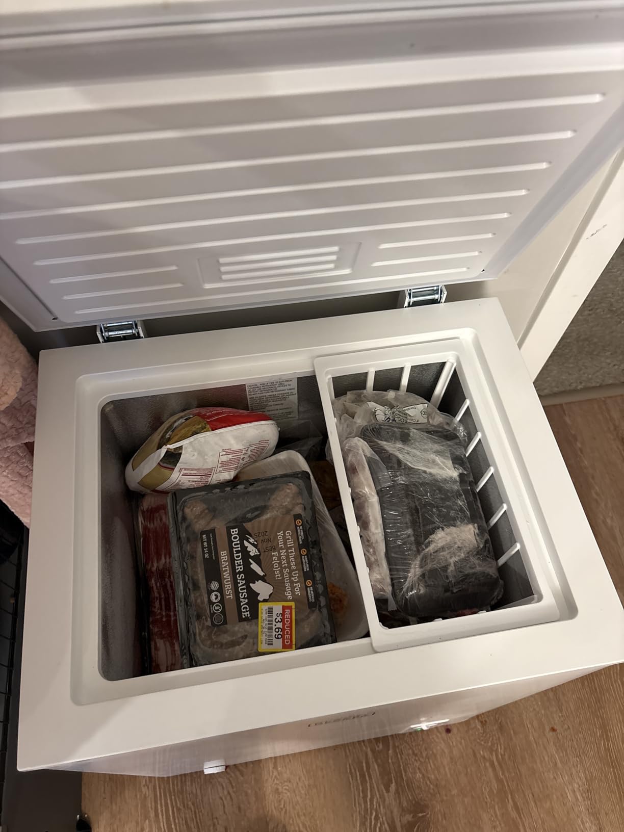 BLACK+DECKER 16.2 Cu. Ft. Chest Freezer, R600a Refrigerant, BCF1620E, White | Deep Freezer with Top Opening, 2 Removable Storage Baskets, Mechanical Temperature Control, Manual Defrost customer photo 2