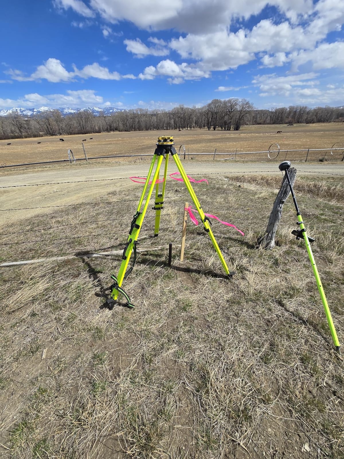 E1 Lite GNSS RTK Surveying Equipment, RTK GNSS GPS with IMU Rover & Base, 1cm Accuracy, 1408 Channels customer photo 1