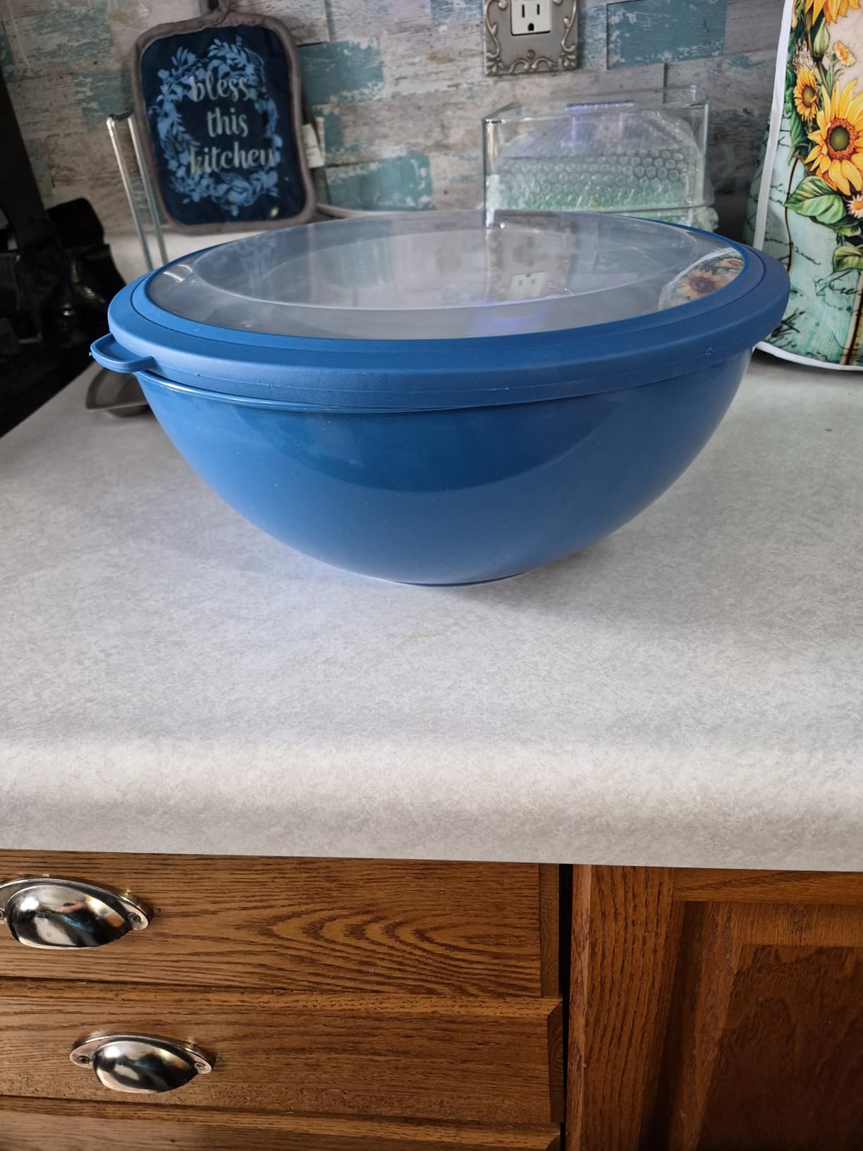 Zulay Kitchen 12 Piece Plastic Mixing Bowls with Lids Set - Leak-Proof Microwave & Freezer Safe Stackable Mixing Bowl Set for Preparing, Serving and Storing - Non-Slip Large Nesting Bowls (Blue Ombre) customer photo 1