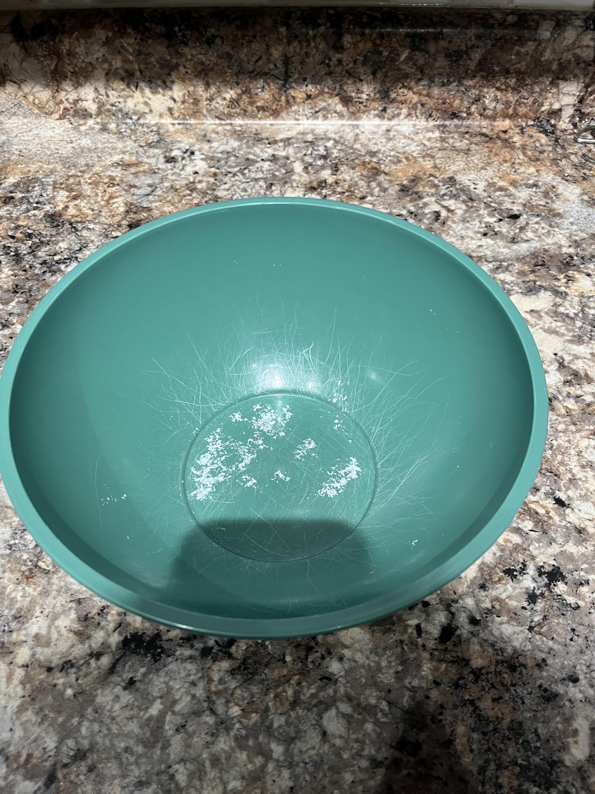 Zulay Kitchen 12 Piece Plastic Mixing Bowls with Lids Set - Leak-Proof Microwave & Freezer Safe Stackable Mixing Bowl Set for Preparing, Serving and Storing - Non-Slip Large Nesting Bowls (Blue Ombre) customer photo 2