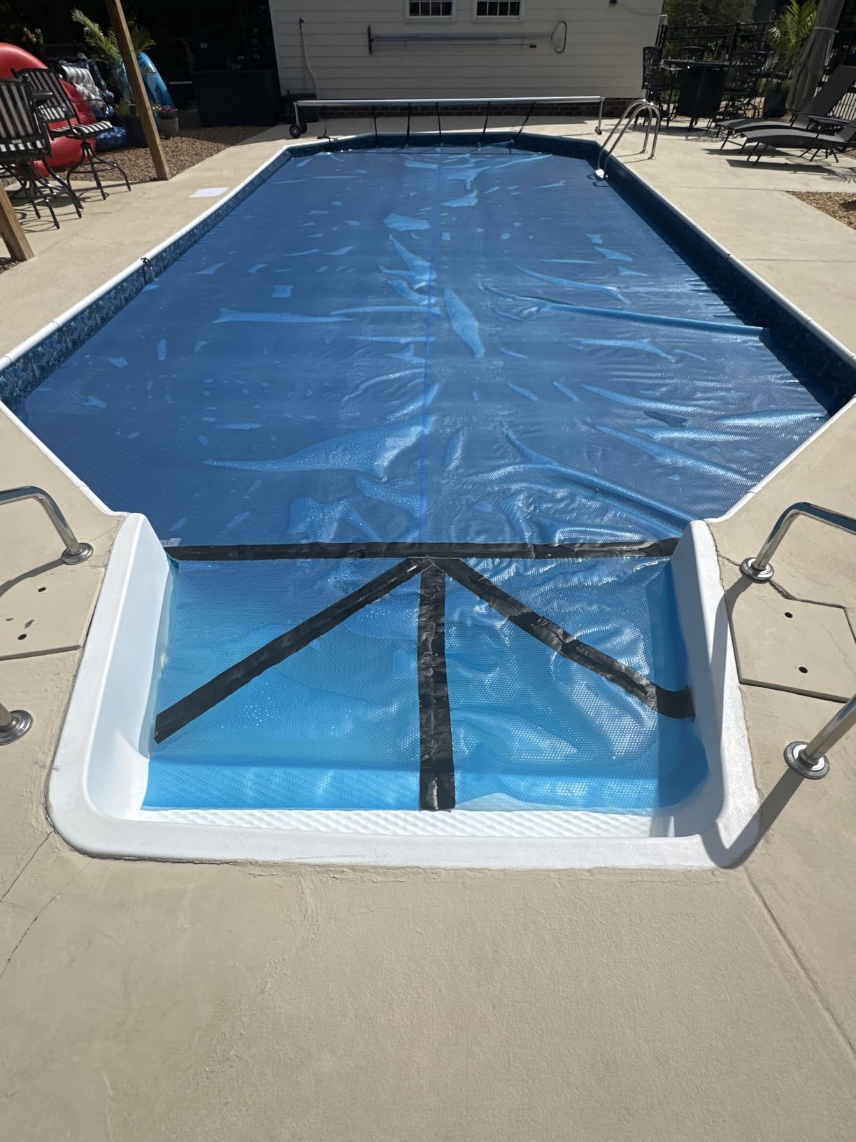 VEVOR Solar Pool Cover, 24 x 12 ft Rectangle Solar Cover 12 mil for Pools, Inground Above Ground Swimming Pool Solar Blanket with Bubble, Heat Retaining Solar Covers Blue customer photo 1