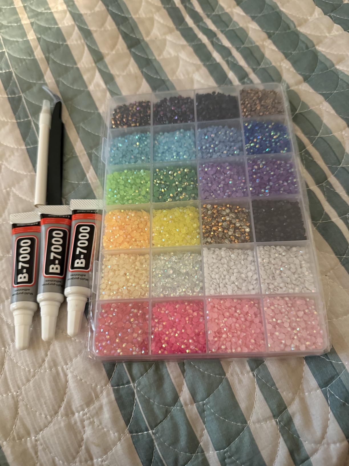 34000Pcs Resin Jelly Rhinestones for Bedazzling, Multicolor 3mm Flatback Gems for Diamond Art, Bedazzler Kit with 3Pcs 10ml B7000 Jewelry Glue for Bedazzle Thing Crafting Book Nail Art customer photo 1