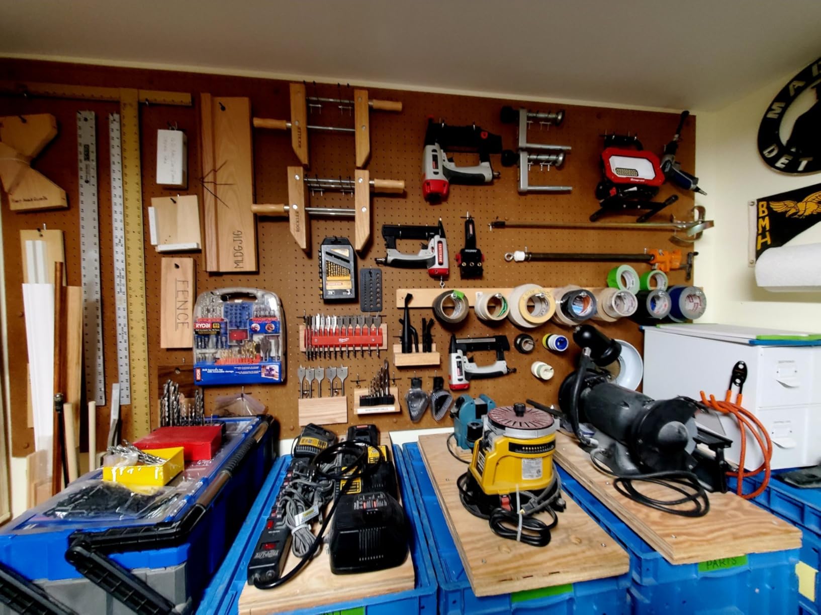 300-Piece Pegboard Hook Set, Pegboard Organizer Accessories for Hanging, Durable Metal Hooks for Tool Organization, Garage, Workshop, and Craft Storage customer photo 2