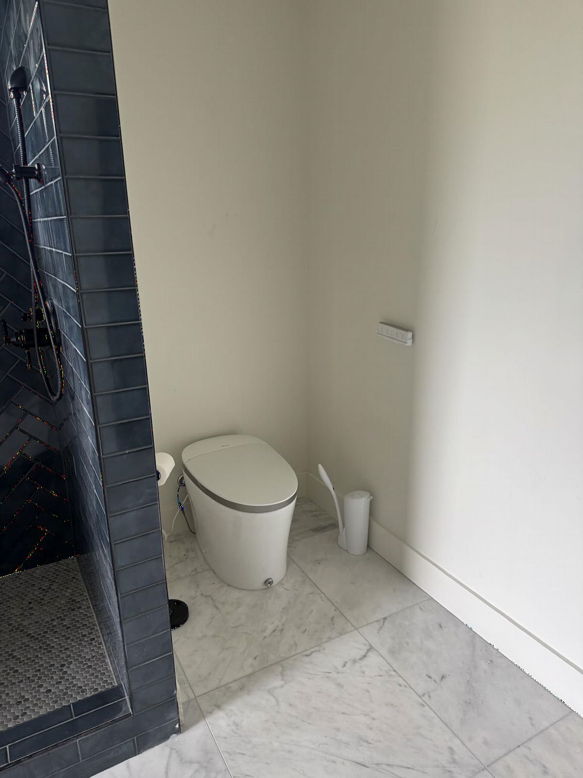 EPLO Smart Toilet Built in Tank Auto Open Bidet with Foam Shield - iX7 PRO customer photo 2