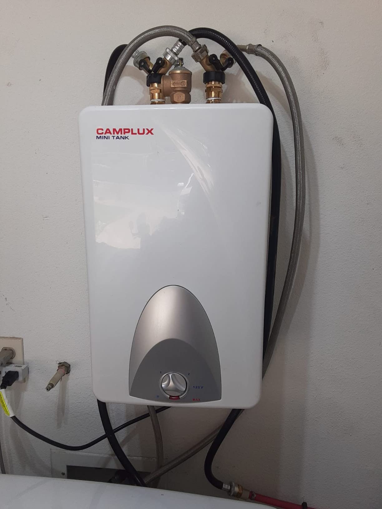 CAMPLUX Hot Water Heaters 18 Gallon, Electric Water Heater 120V 1500W, Come with Reliable T&P Relief Valve, Built-in Anode Rod for Tank Water Heaters, UL Listed ME200B customer photo 1