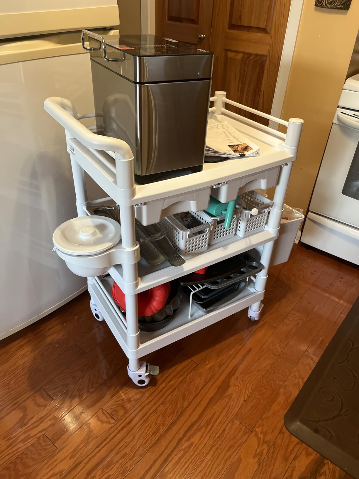 VEVOR Medical Mobile Trolley Cart with 2 Drawers & 3 Trash Cans, 3 Tiers Beauty Salon Rolling Trolley with 4 Silent Wheels & 2 Dirts Bucket & Bowl, Medical Utility Cart for Hospital Dental Clinic Lab customer photo 2