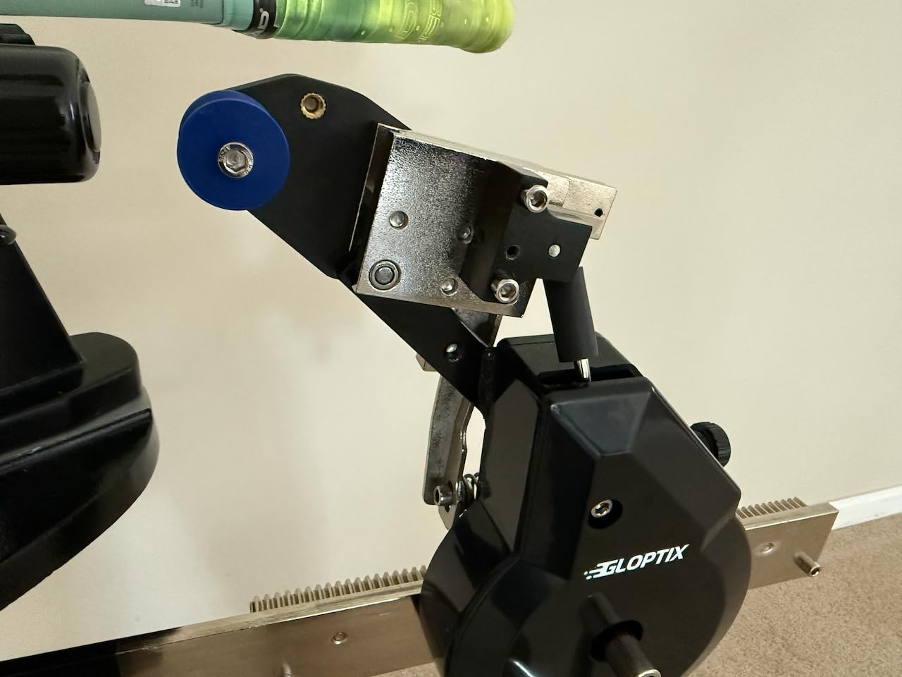 GT-210 Tennis Racket Stringing Machine Manual Vertical Progression Racket String Tools, with Tools and Accessories customer photo 1