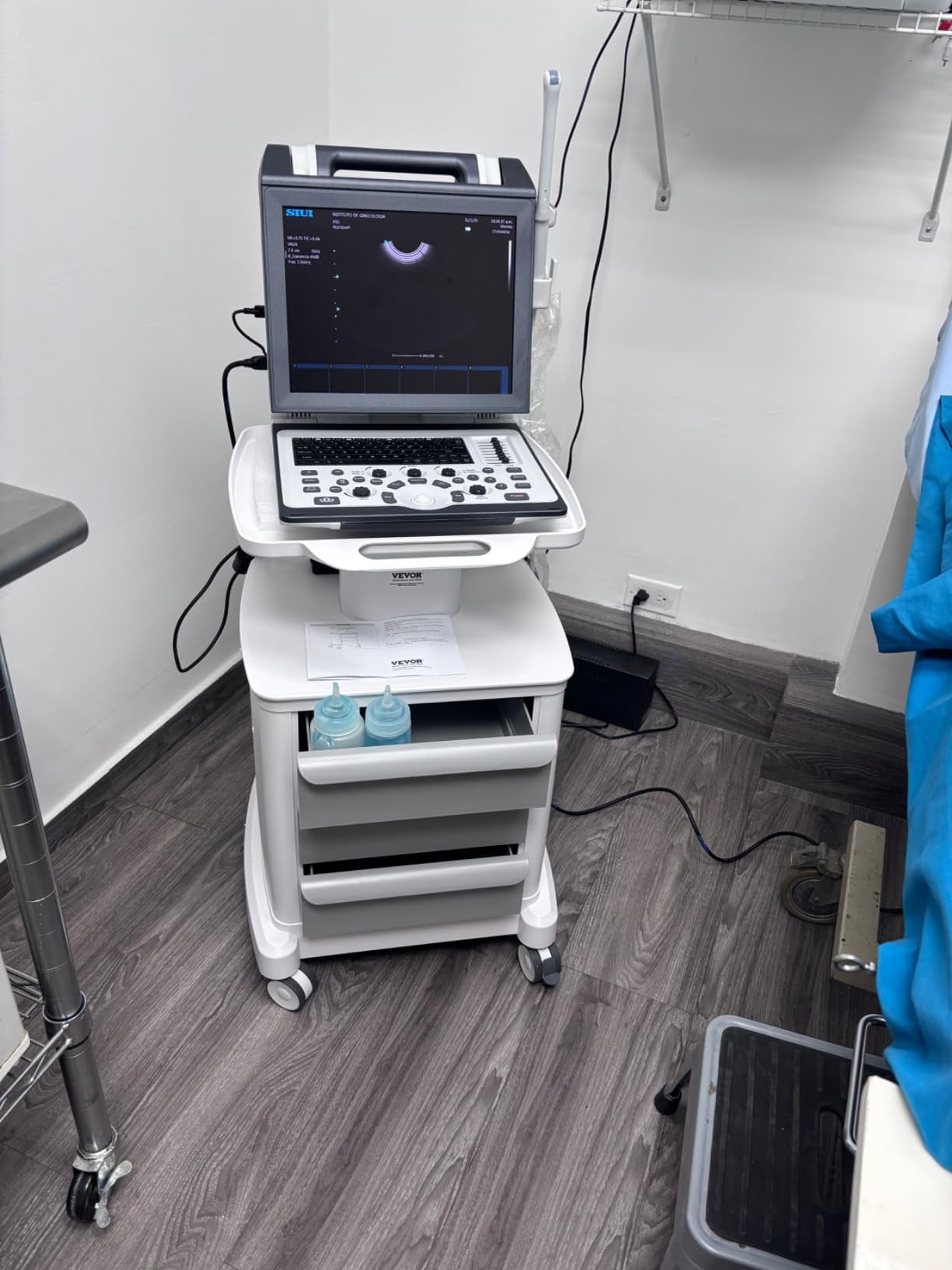 VEVOR Medical Cart with 3 Drawers and Top Tray, 4-Tier Rolling Utility Cart | Mobile Medical Trolley with ABS Material, Stable Rolling Cart with 4 Silent Wheels, for Clinic, Hospital, Lab, Salon, White customer photo 2