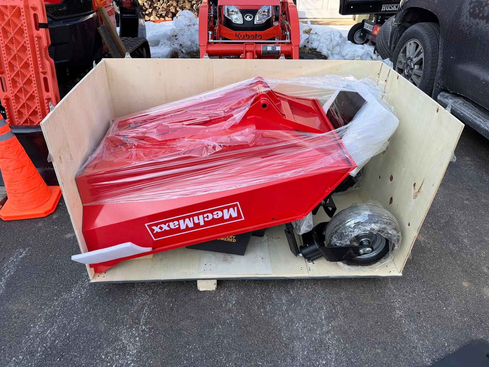 MechMaxx 1100Lb Loading 48V Battery Powered Wheel Barrow Electric Dumper Cart with 30W Light, Hydraulic Tipping, 1000W Brushless DC Motor, LED Display Screen, Model EH50 Red customer photo 2
