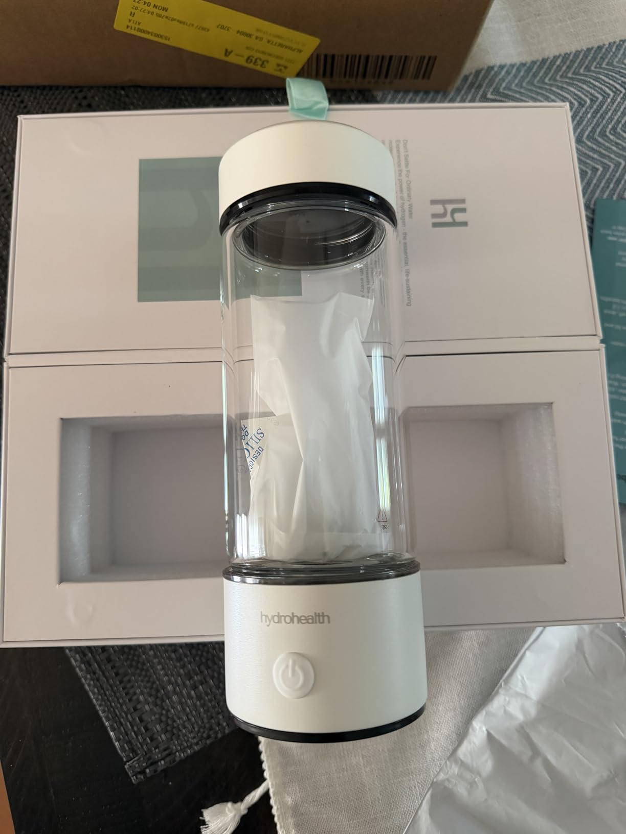 Hydrohealth Hydrogen Water Bottle for Kidney, Liver, Heart & Gut Health | 1600PPB with Advanced SPE/PEM Technology Filter | Rechargeable & Portable | Increase Energy, Strength & Metabolism - Pack of 1 customer photo 2