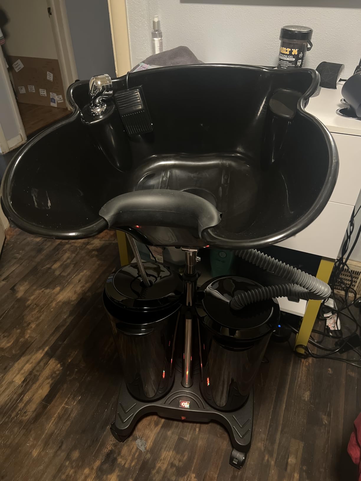 Portable Shampoo Bowl with Electric Pump, Rechargable Shampoo Basin with Sprayer and Water Tanks, Mobile Hair Washing Sink, Adjustable Portable Salon Sink for Home Salon Use (Rechargeable) customer photo 1