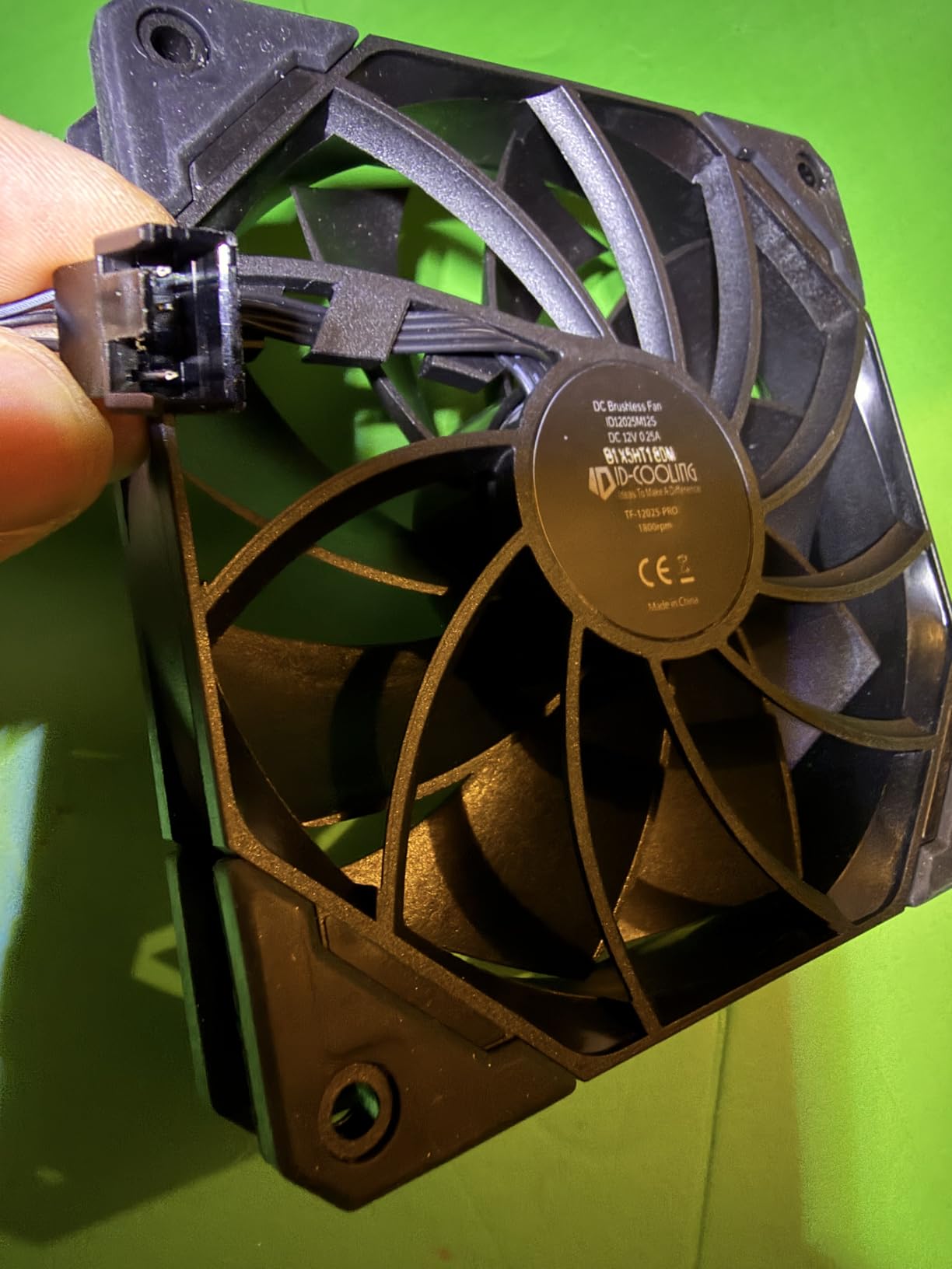 ID-COOLING FX240 PRO 240mm AIO CPU Cooler, High-Efficiency Fans, CD-pattern pump cover, dual 120mm high-efficiency fans, supports Intel LGA1851/1700 and AMD AM5/AM4 customer photo 1