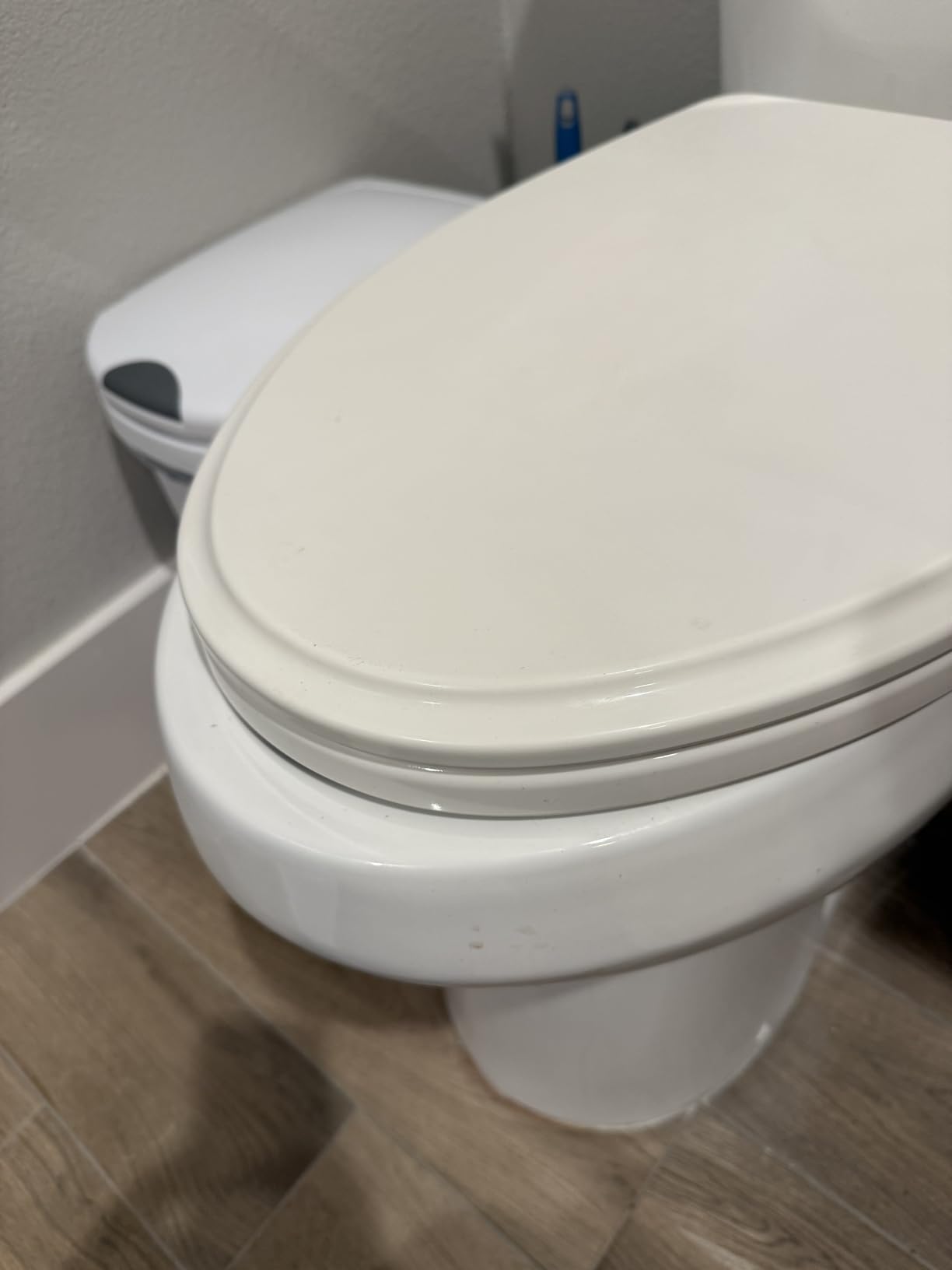 Tall Toilets For Seniors 21 Inch, Los Flexi Comfort & High Toilet, Elongated Bowl and Soft-Close Seat, 1.28 GPF Extra Tall Handicap Toilet with Efficient Siphonic Flush & 12