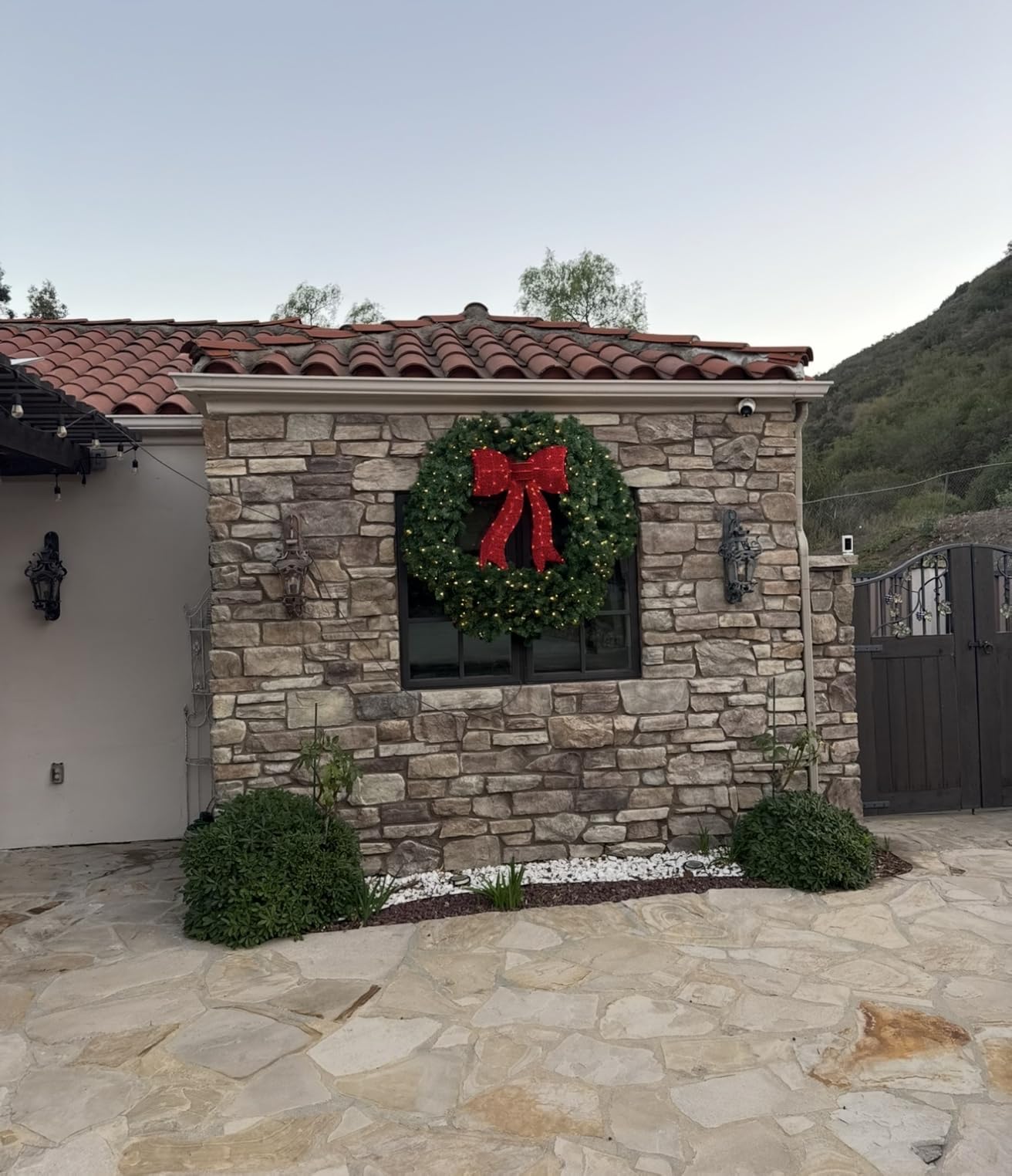 Best Choice Products 36in Large Artificial Pre-Lit Fir Christmas Wreath Holiday Accent Decoration for Door, Mantel w/Red Lighted Bow, 150 LED Lights, 300 PVC Tips, Power Plug-in customer photo 1