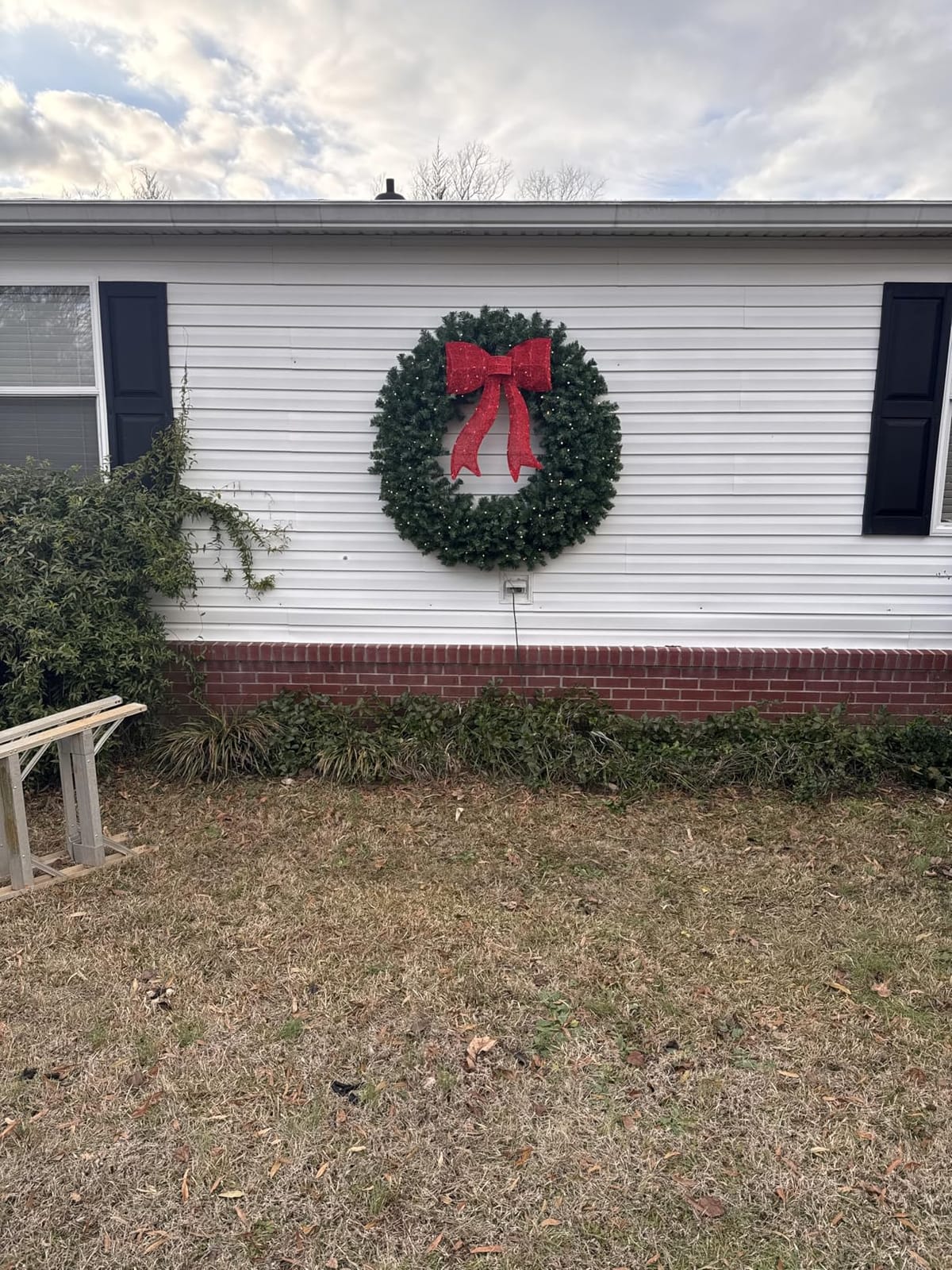 Best Choice Products 36in Large Artificial Pre-Lit Fir Christmas Wreath Holiday Accent Decoration for Door, Mantel w/Red Lighted Bow, 150 LED Lights, 300 PVC Tips, Power Plug-in customer photo 2