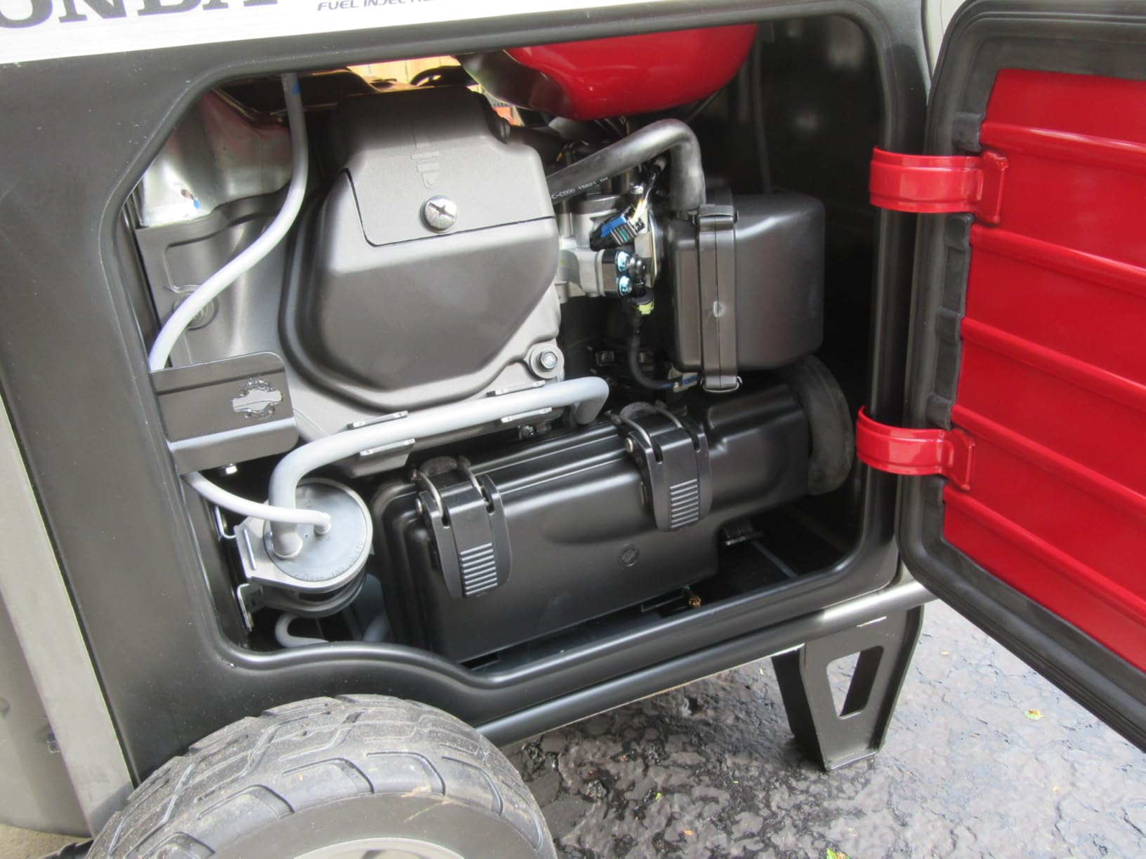 Honda EU7000iS 7000 120/240V Watt Inverter Generator (EU7000ISNAT1X) customer photo 1