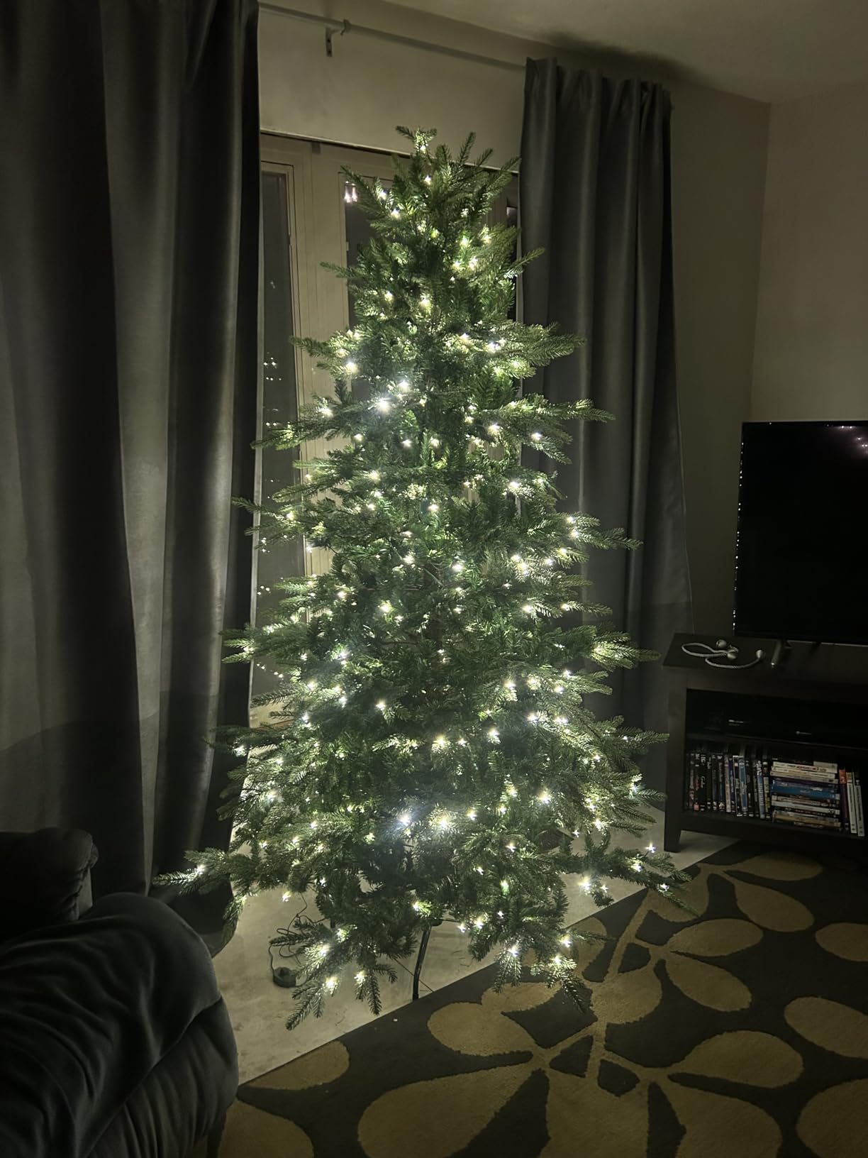 Best Choice Products Full Aspen Christmas Tree, 6ft Pre-lit Realistic Noble Fir w/ 450 Glowing Micro LED Lights, 2-in-1 White & Multicolor customer photo 2