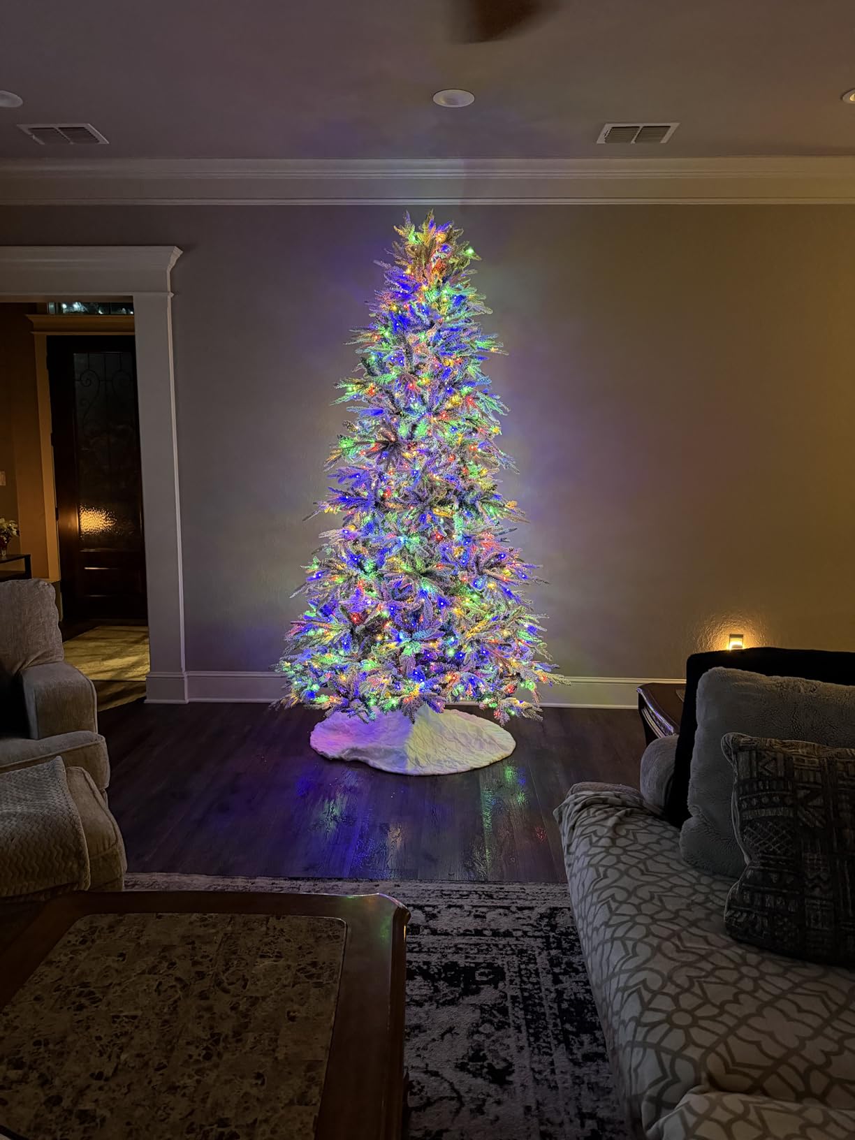 Best Choice Products Full Flocked Aspen Christmas Tree, 9ft Pre-lit Realistic Noble Fir w/ 1,200 Glowing LED Lights, 2-in-1 White & Multicolor customer photo 1