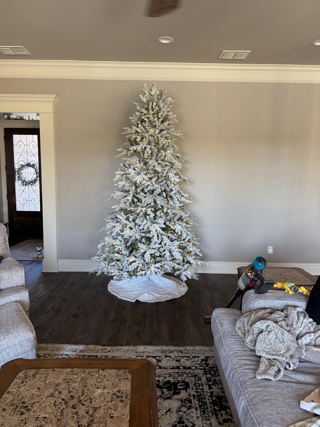 Best Choice Products Full Flocked Aspen Christmas Tree, 9ft Pre-lit Realistic Noble Fir w/ 1,200 Glowing LED Lights, 2-in-1 White & Multicolor customer photo 2
