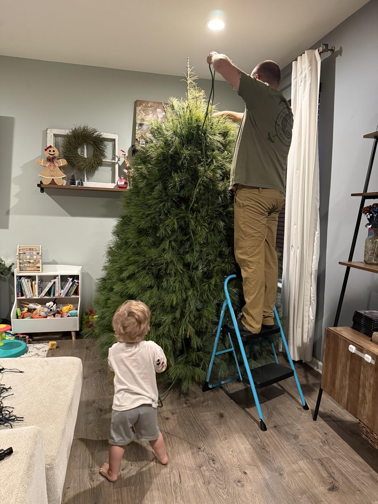 Krinner Christmas Tree X-6 - Green Tree Stand - Original Single Cable Operation, Holds up to 6 ft Live Trees - Foot Pedal Setup & Water Reservoir with Level Indicator - German Made customer photo 1