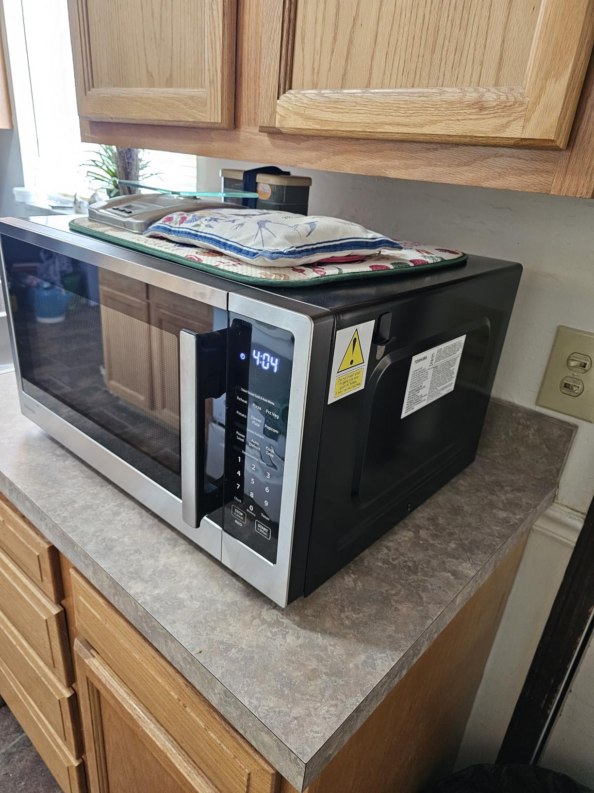 TOSHIBA Countertop Microwave Oven with Inverter, 2.2 Cu.Ft, 1200W customer photo 1