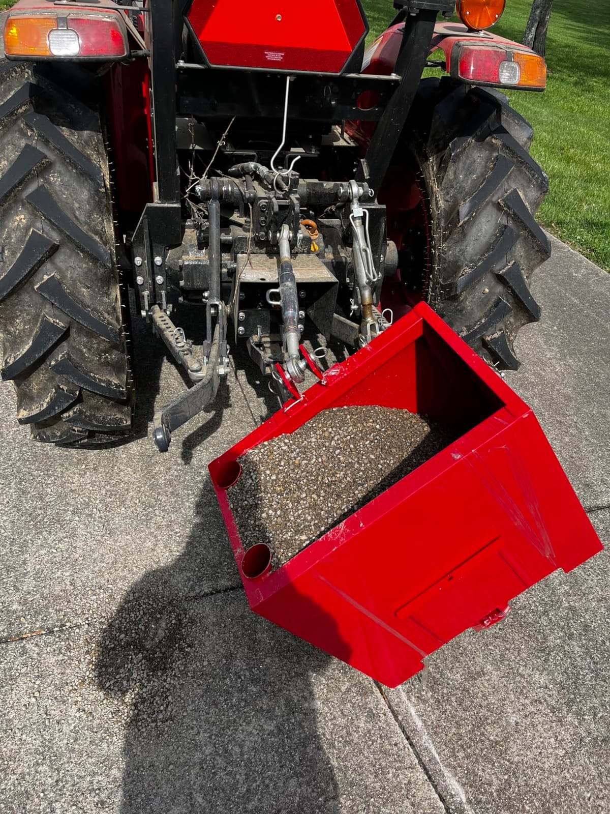 YINTATECH 800lbs 3 Point Capacity Tractor Ballast for CAT1, Red | 800lb Capacity Ballast Box for CAT-1 Tractors, 3 Point Hitch with 2