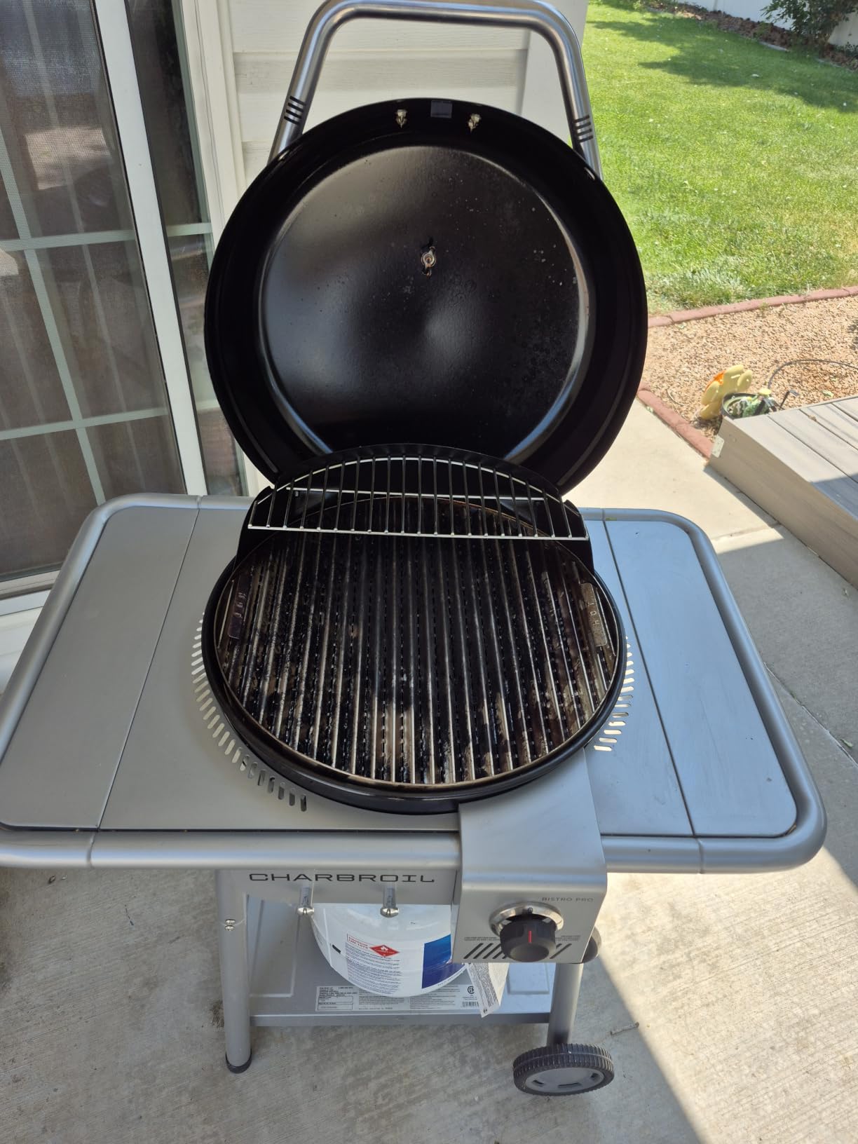 Charbroil Bistro Pro 2-in-1 Gas & Charcoal Grill with 240 Sq. In. Cooking Space, Compact Black Grill for Patio & Balcony customer photo 2