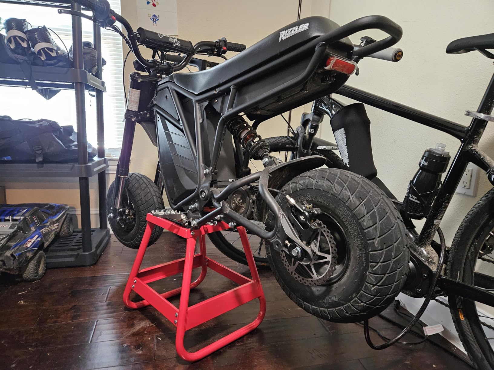 Motorcycle Stand Lift Dirt Bike Stand, Universal Panel Dirtbike Stand Jack Fit for Yamaha, for Honda and Suitable for Kawasaki, 1000LBS Capacity Removable Maintenance Motocross Stand Silver customer photo 1