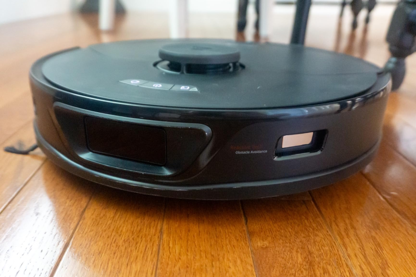 roborock Saros Z70 Robot Vacuum and Mop, OmniGrip Arm, AI-Powered, 22,000Pa, 3.14'' Ultra Slim, FlexiArm Riser Technology, AdaptiLift Chassis, Obstacle Avoidance, Auto Mop Washing & Drying, Silver customer photo 1