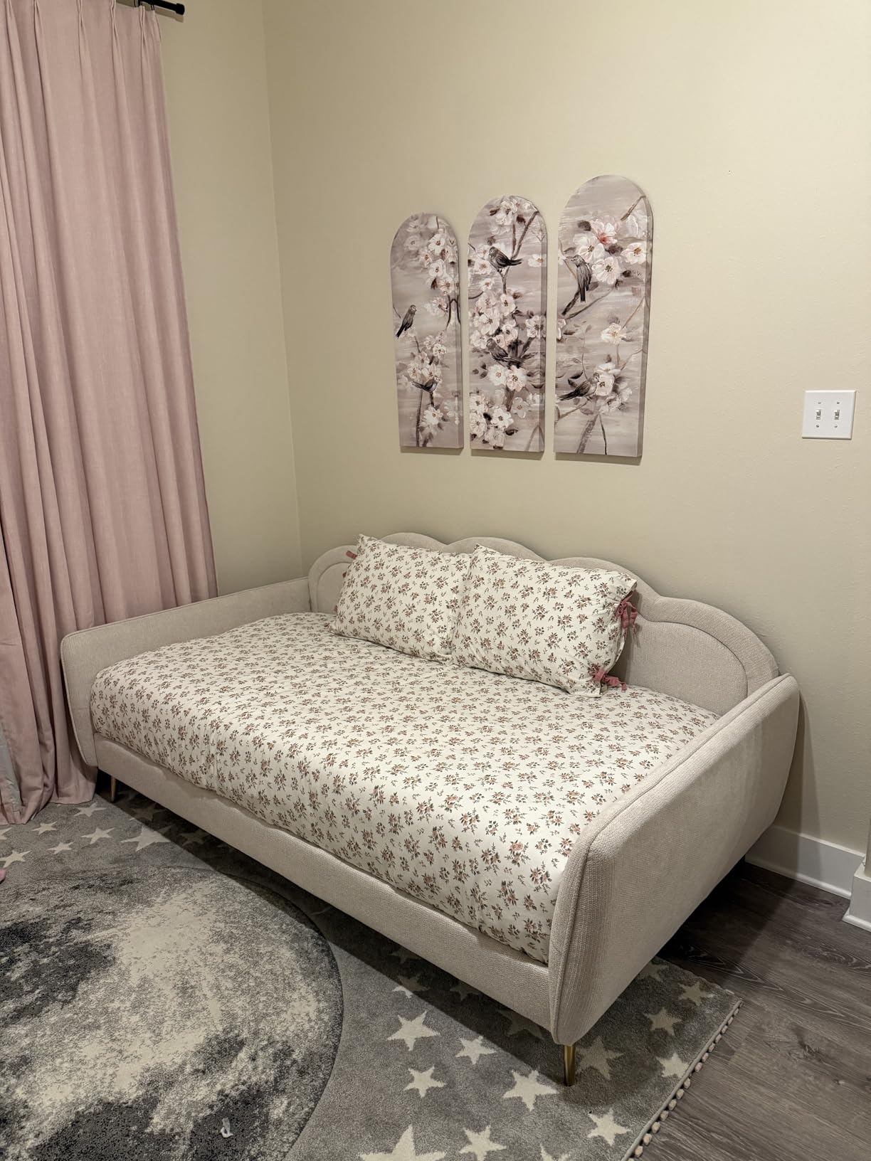 VELOCAVA Twin Size Upholstered Daybed with Cloud-Shaped Backrest, Modern Linen Sofa Bed with Metal Legs, Wood Slat Support for Bedroom, Living Room, Guest Room, Beige White customer photo 1