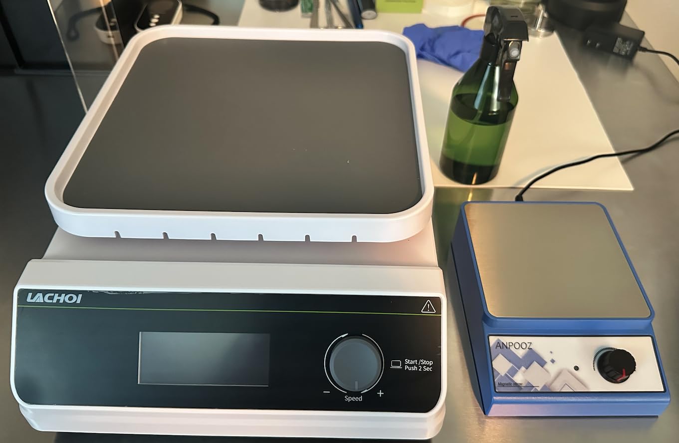 LCD Lab Linear Shaker 40-300RPM Capacity 2KG Lab Shaker with Timer | Digital Linear Shaker Lab Oscillator with Continuous Mode or Timer Mode for Laboratory,University,Scientific Setting,Sample customer photo 1