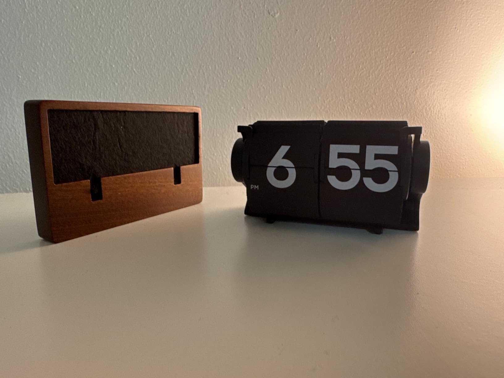 mooas Automatic Mini Flip Clock, Rechargeable, Timer/Alarm/Calendar (Black) | Retro Vintage Design, Automatic Flip Desk Clock, USB-C Charging, Interior Objet for Home Office Living Room Hotel Café customer photo 2