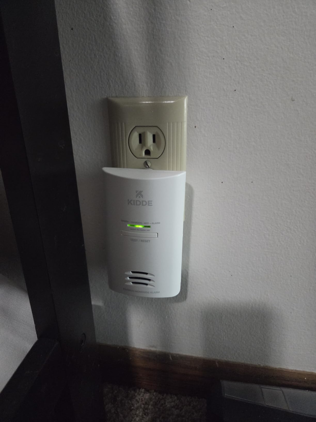 Kidde Carbon Monoxide Detector, Plug-in Carbon Monoxide Detector with AA Battery Backup, 85 dB Alarm, LED Status Light Indicators, 3rd Edition customer photo 1